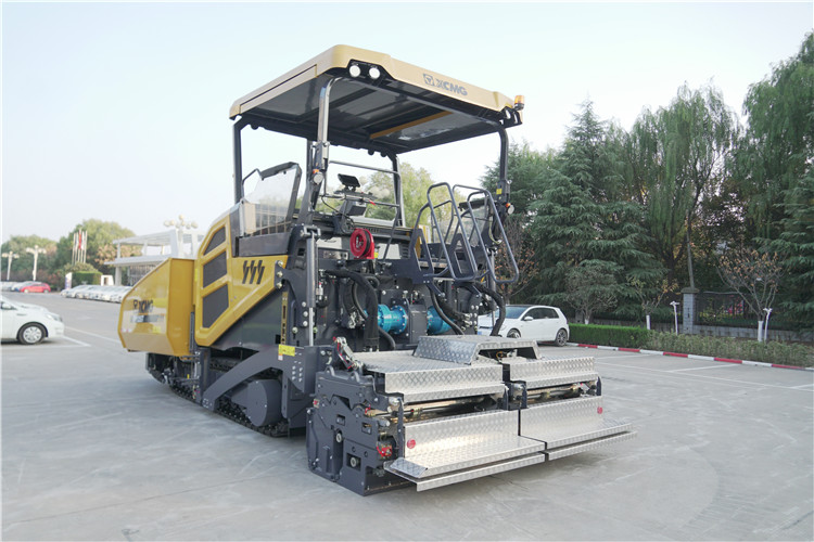 XCMG Official 13m road paver RP1355T China new asphalt pavers machine for road price